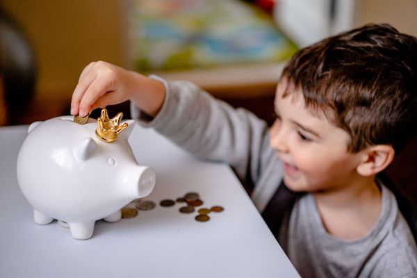 Tirelire enfant : quels modèles pour encourager les bons réflexes financiers dès le plus jeune âge ?