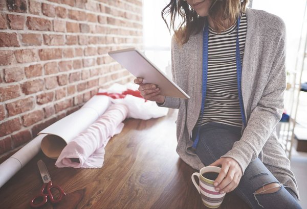 Intelligence artificielle et print on demand : vers une mode plus personnalisée et durable