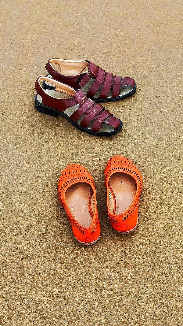 Sandale ou chaussure : laquelle choisir pour compléter votre tenue ?