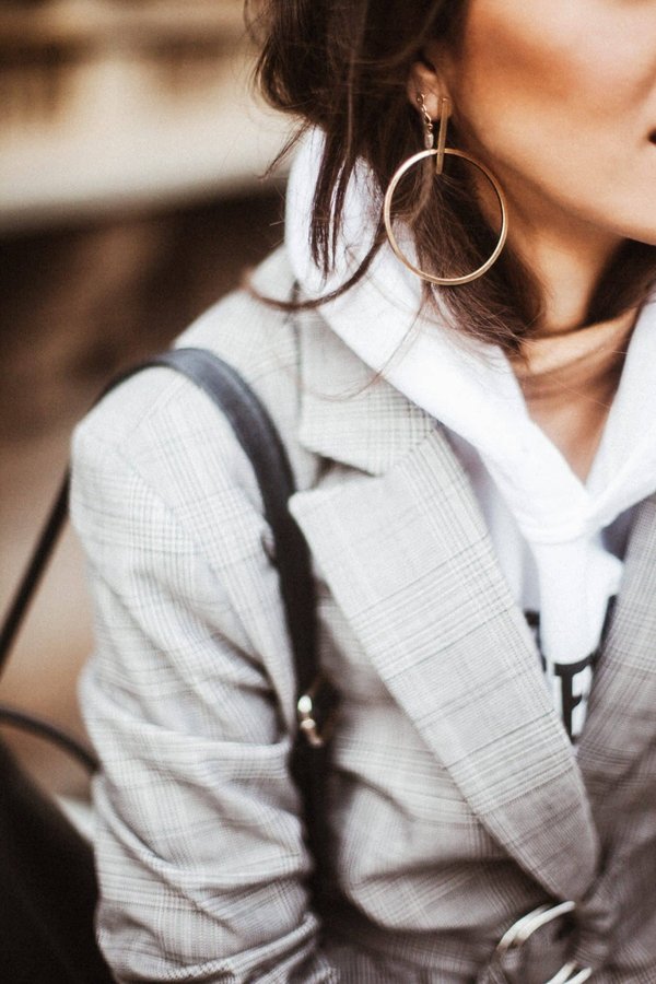 Conseil et astuces pour mieux porter ses boucles d'oreilles créoles