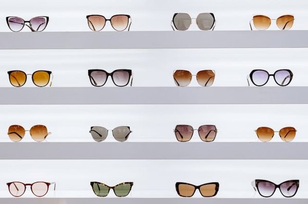 Quelles astuces pour choisir des lunettes de soleil adaptées à la forme de votre visage ?